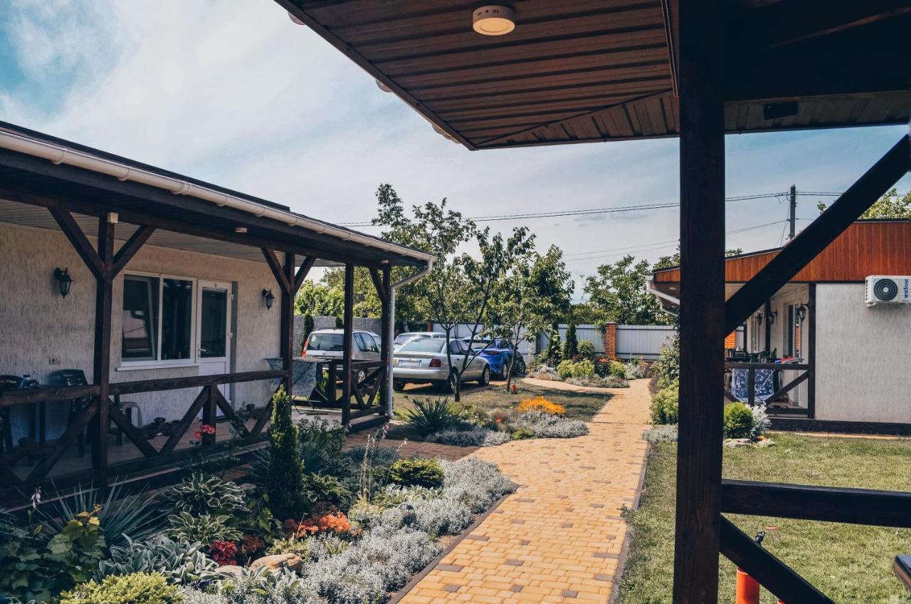 Hotel Три Кошки Tschornomorske Exterior foto
