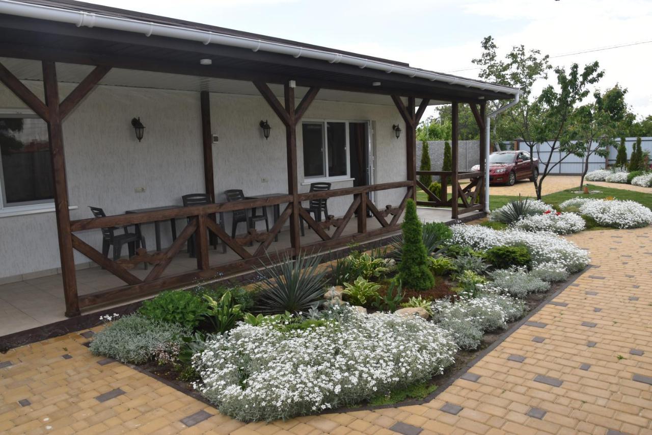 Hotel Три Кошки Tschornomorske Exterior foto