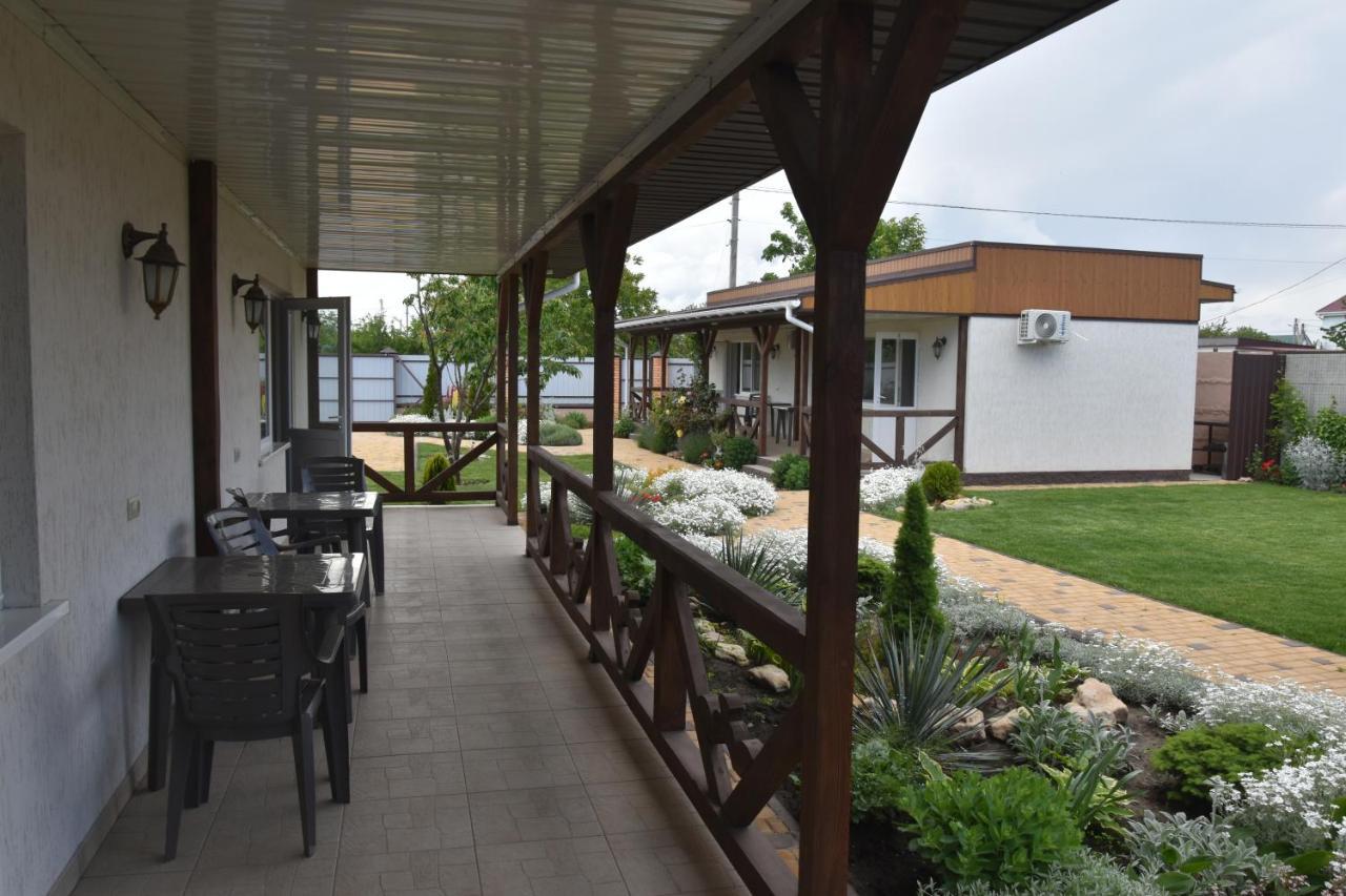 Hotel Три Кошки Tschornomorske Exterior foto