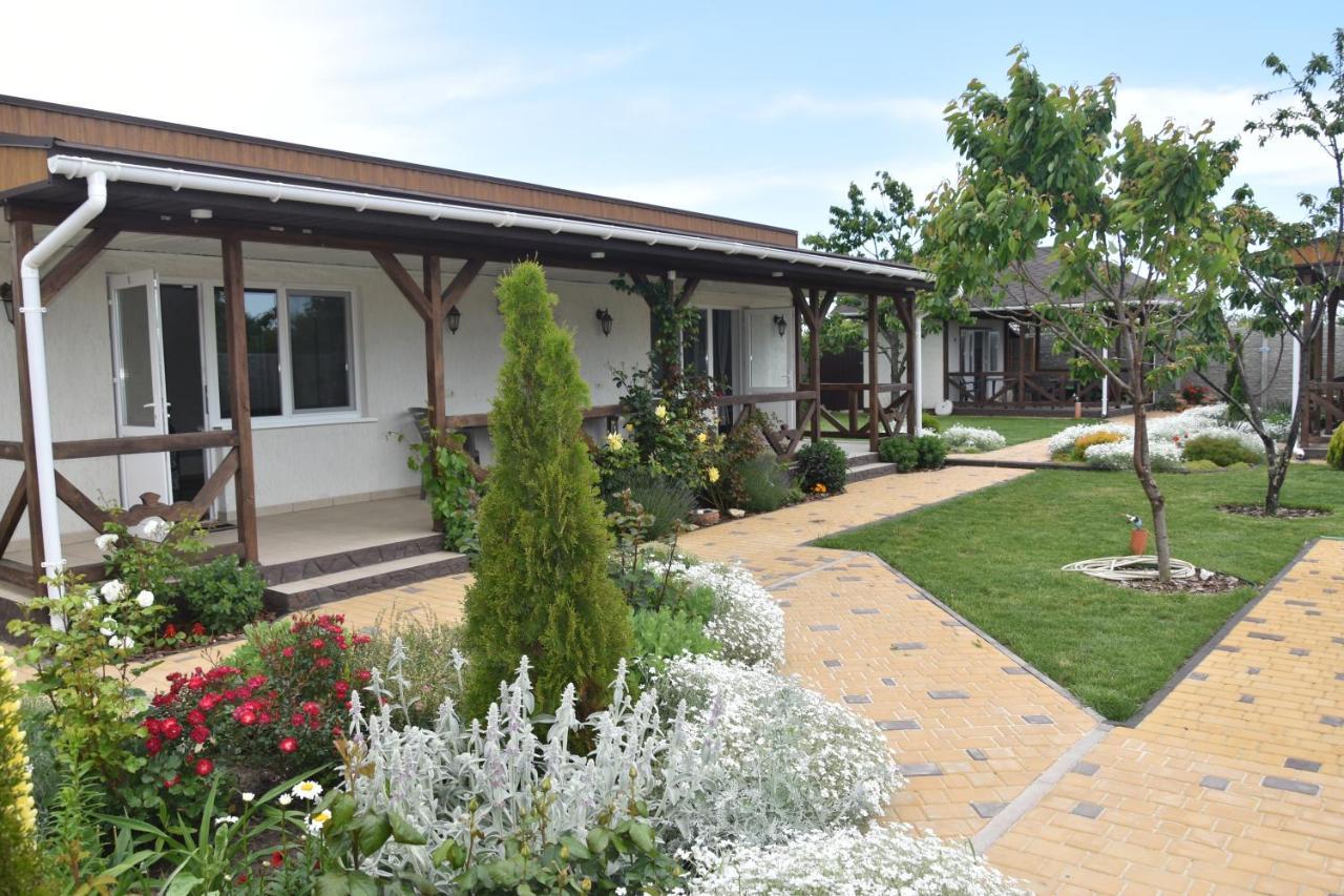 Hotel Три Кошки Tschornomorske Exterior foto